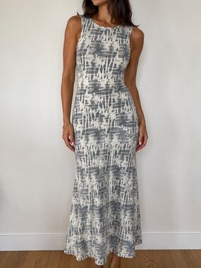 Sleeveless Maxi Dress in Gray & White Abstract Print